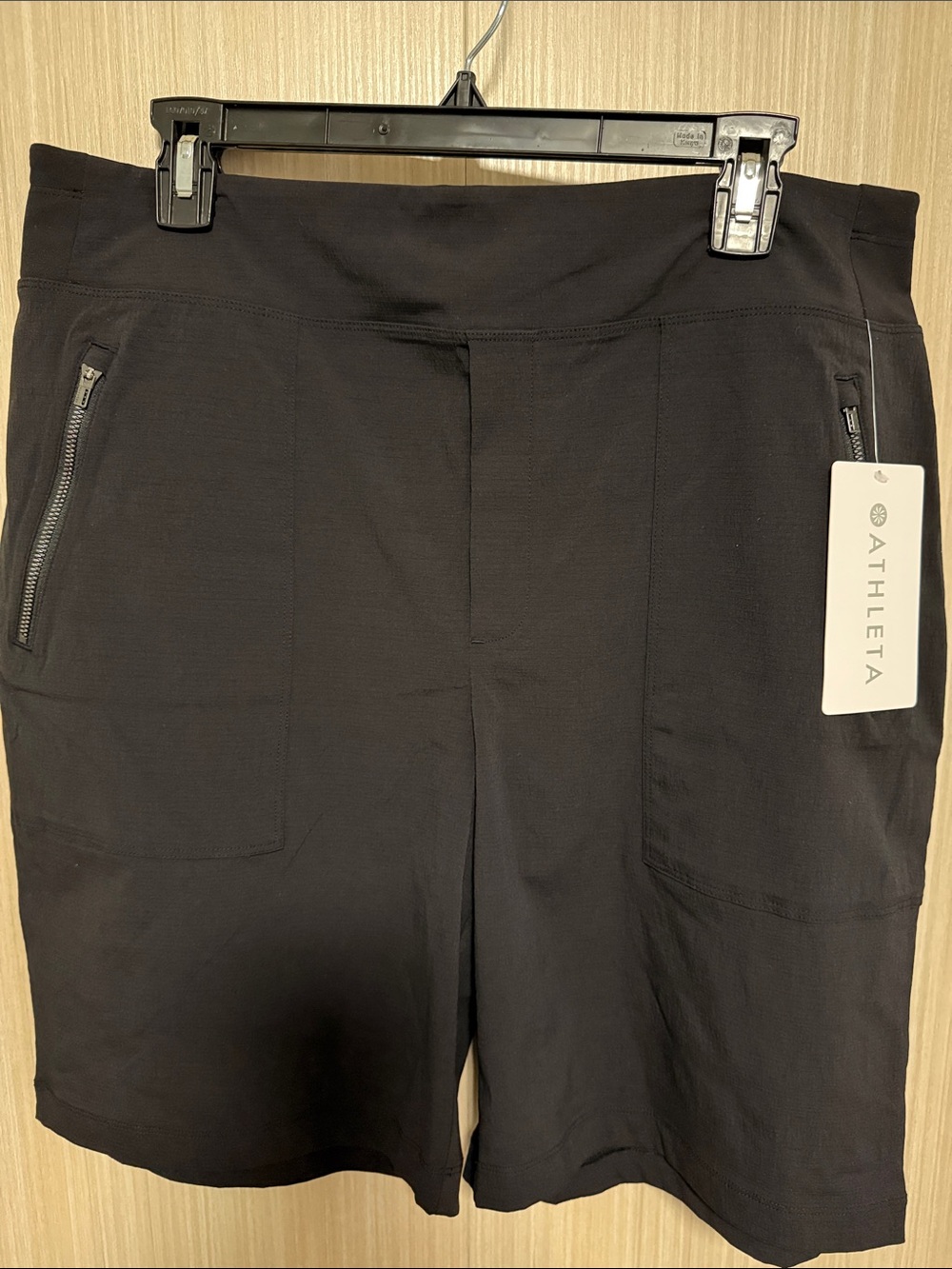 NWT-Athleta Trekkie North Bermuda Shorts with Zipper Pockets-Sz 14